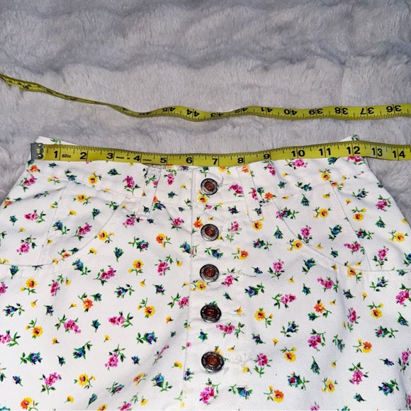 No! Jeans Vintage Floral White Long Denim Shorts Size 9/24” - Picture 8 of 8